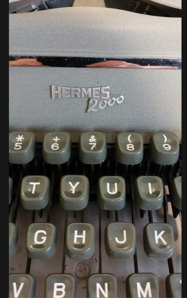 Hermes 2000 Vintage Typewriter - Image 1