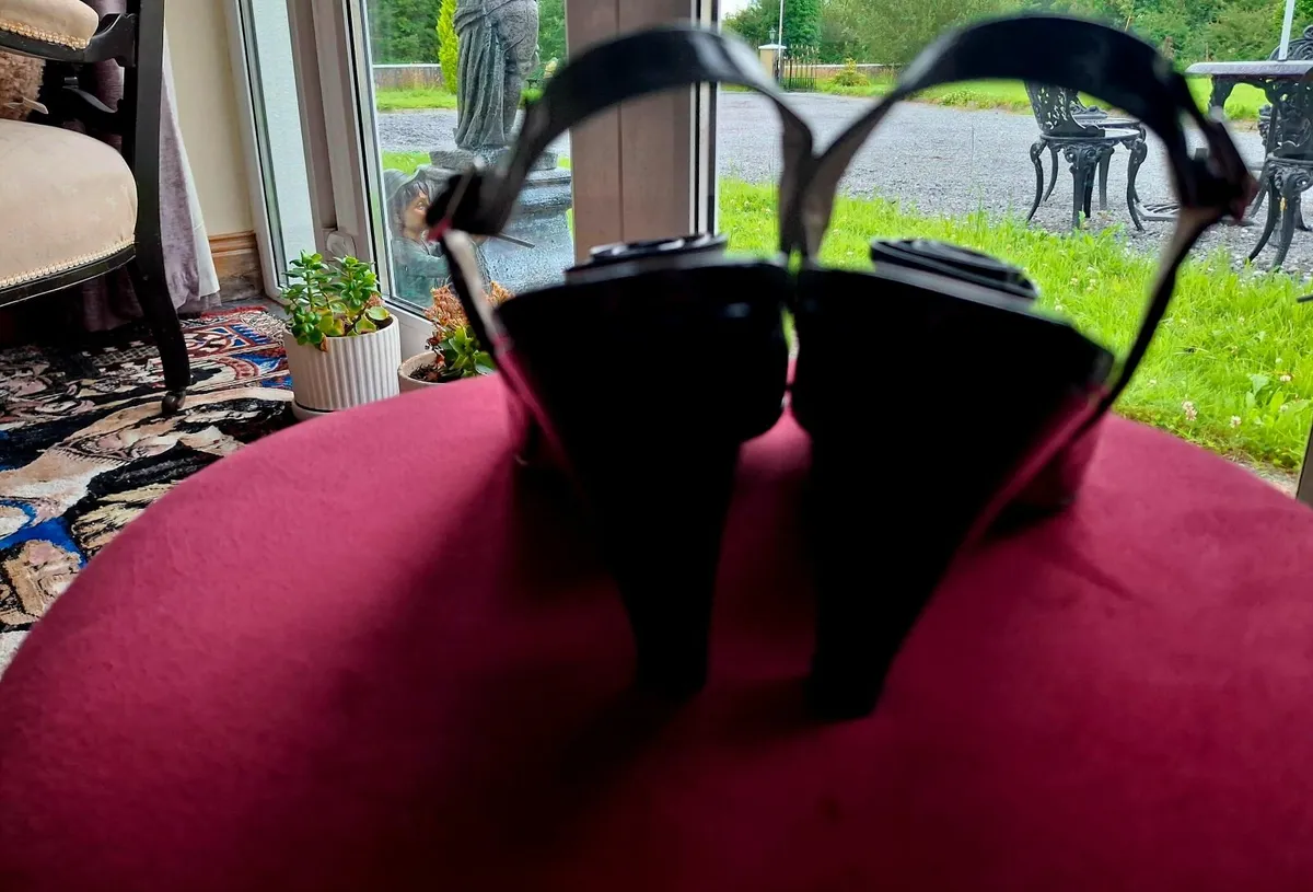 Beautiful black leather painting shoes - Image 3