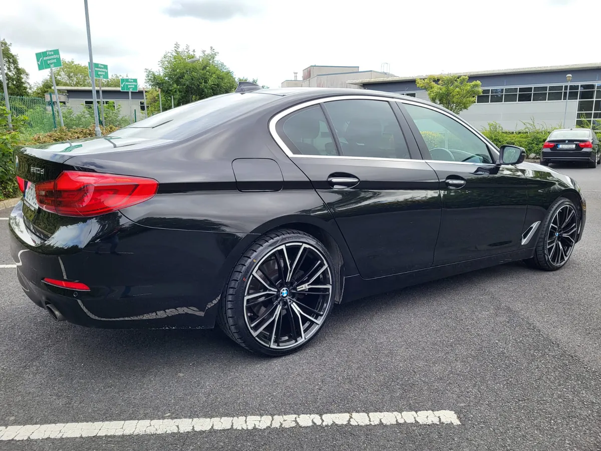 2018 BMW 520D SE AUTO WITH M SPORT ALLOYS - Image 2