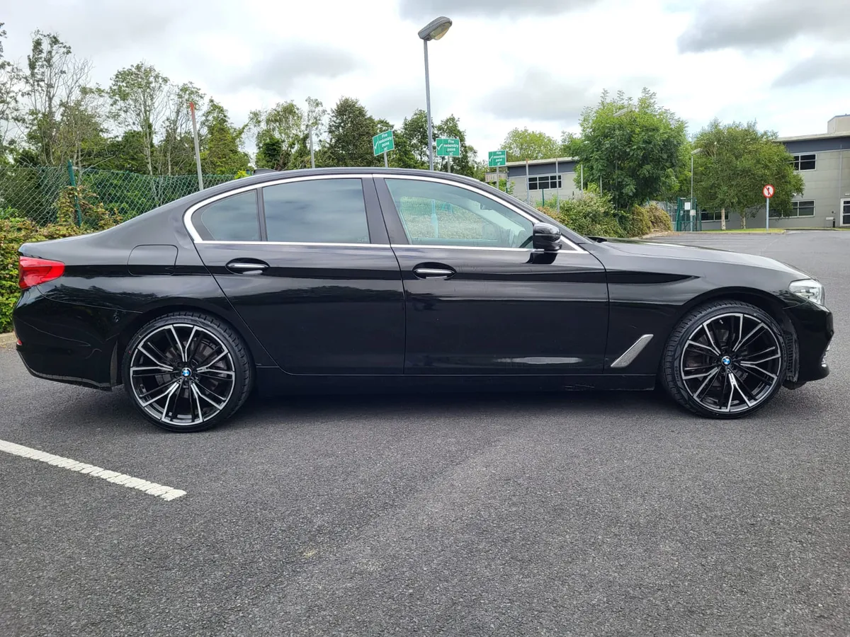 2018 BMW 520D SE AUTO WITH M SPORT ALLOYS - Image 3