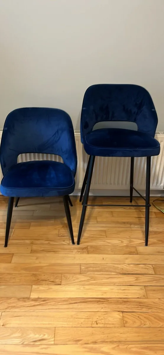 Dining chairs and matching breakfast bar chairs - Image 1