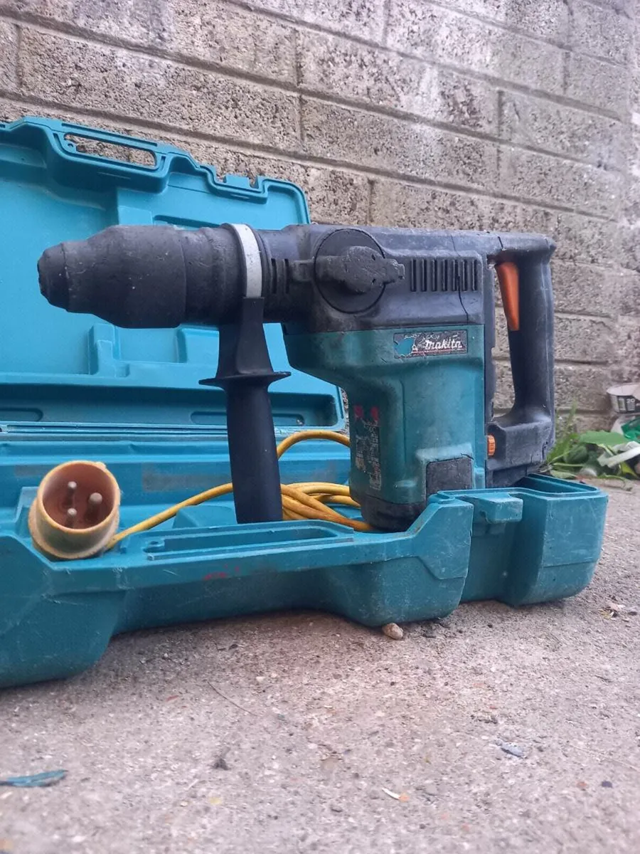 Makita SDS Max Hammer Drill - Image 3