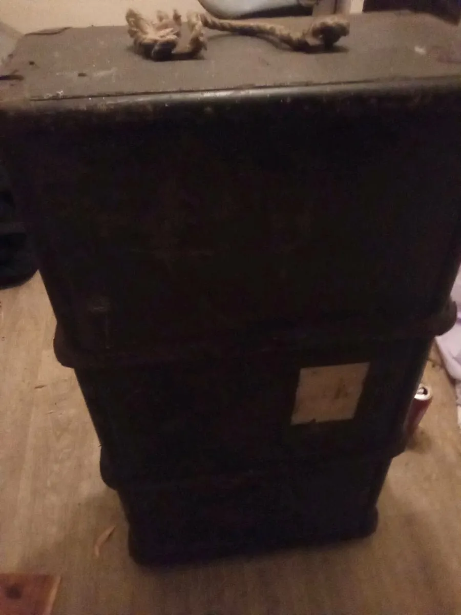 suitcase dating back 19 hundreds - Image 3