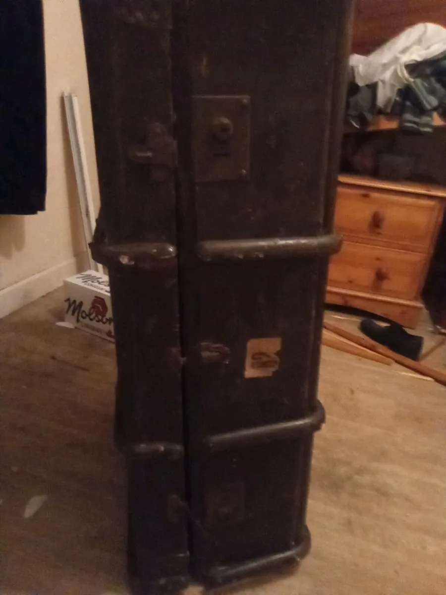 suitcase dating back 19 hundreds - Image 4