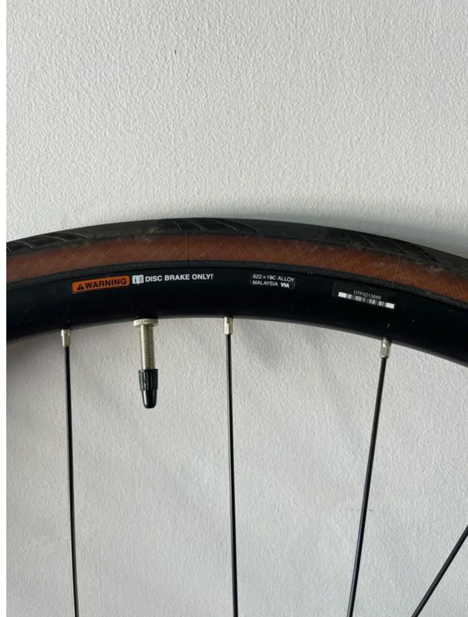 28" Road Bike wheel set (Shimano / Continental) - Image 4