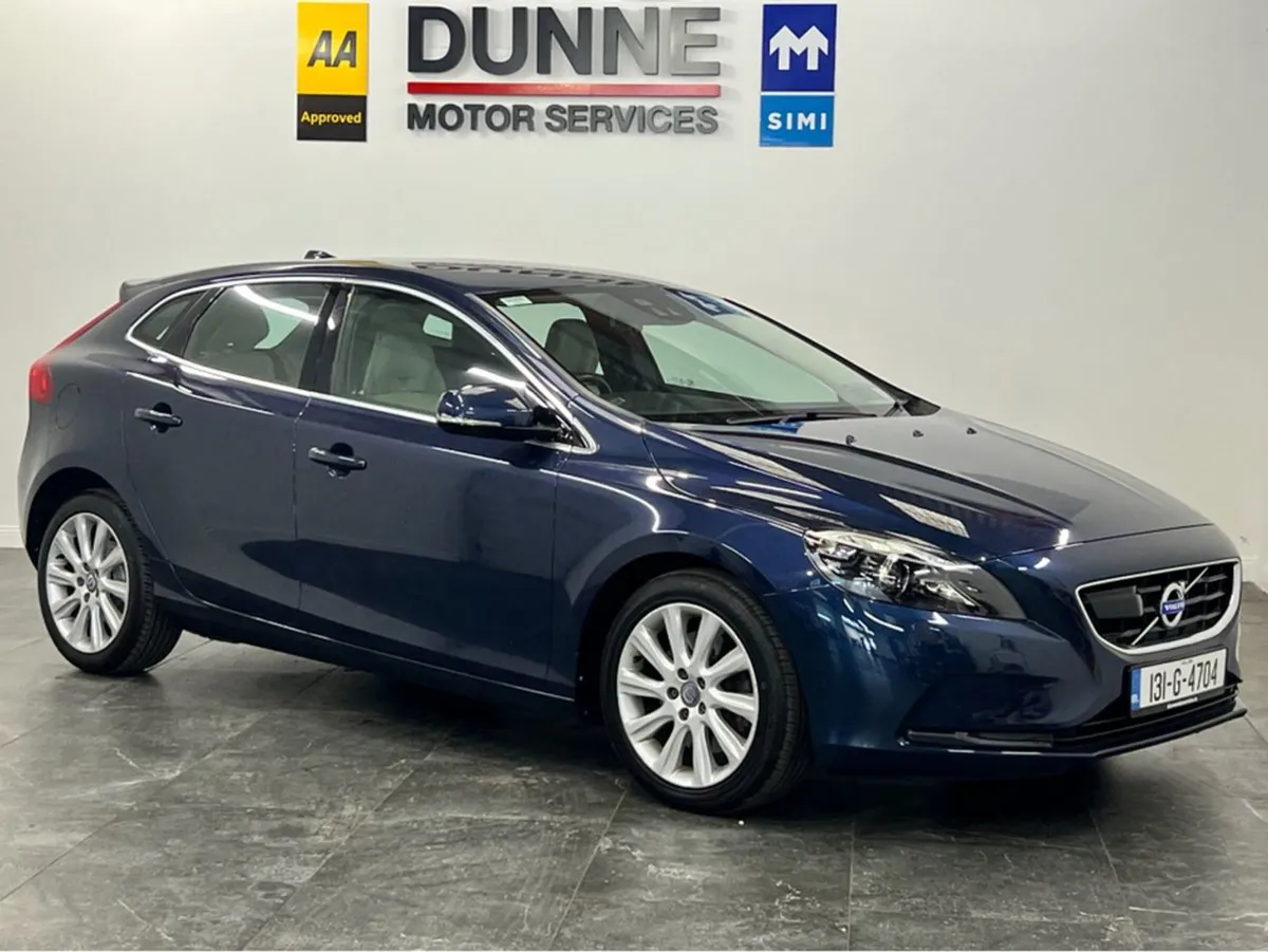 Volvo V40 2.0 D3 SE LUX NAV 150BHP 5dr sat Nav he - Image 1