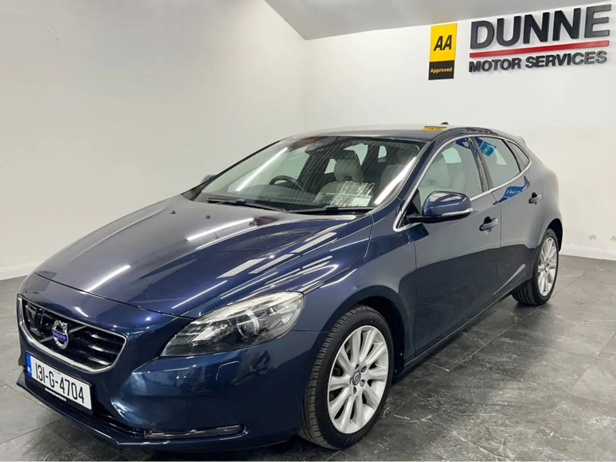 Volvo V40 2.0 D3 SE LUX NAV 150BHP 5dr sat Nav he - Image 4