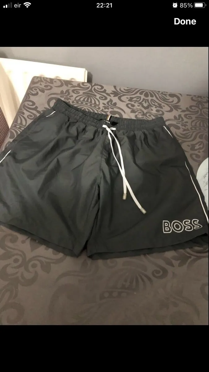 Mens Hugo Boss shirts size S €25 - Image 2