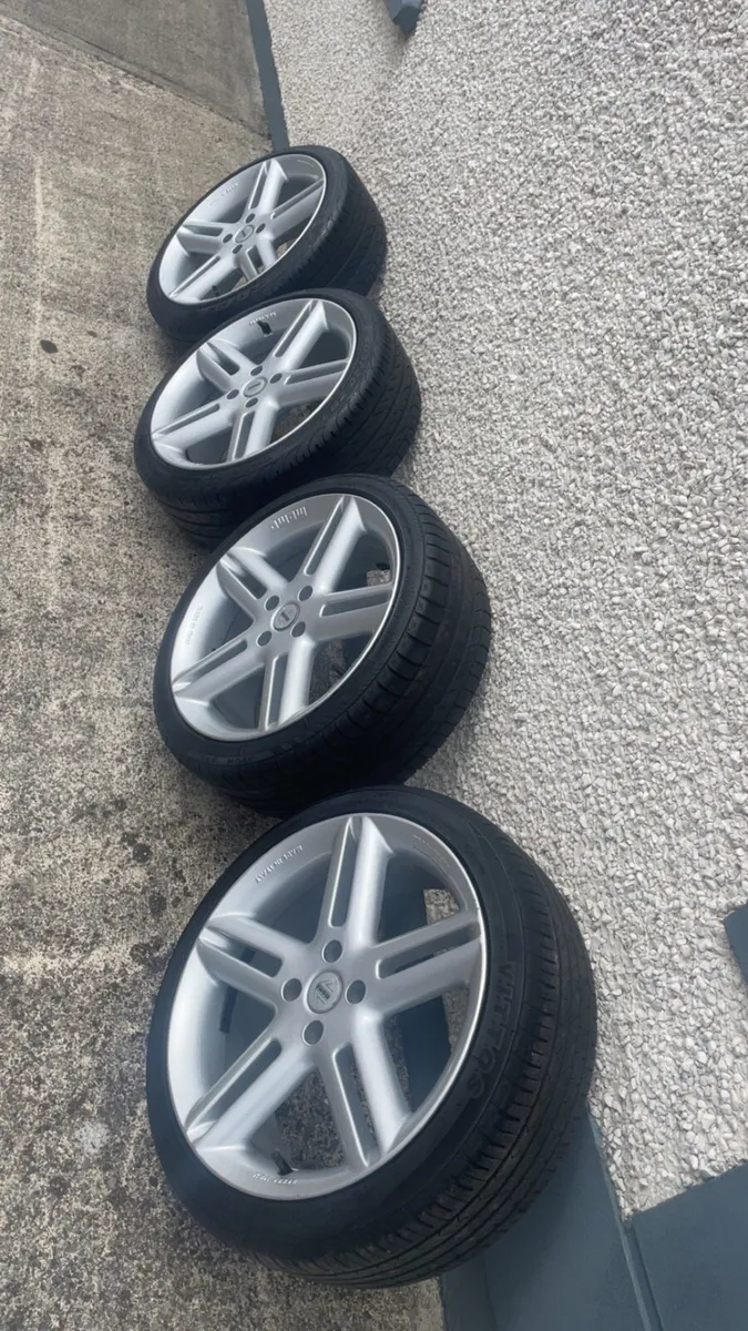 17” 4x100 momo arrows - Image 1