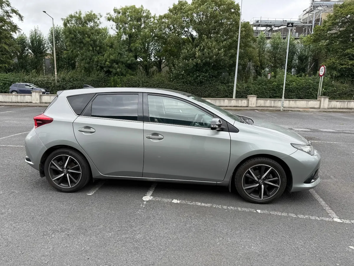 Toyota Auris 2018 1.2petrol - Image 2