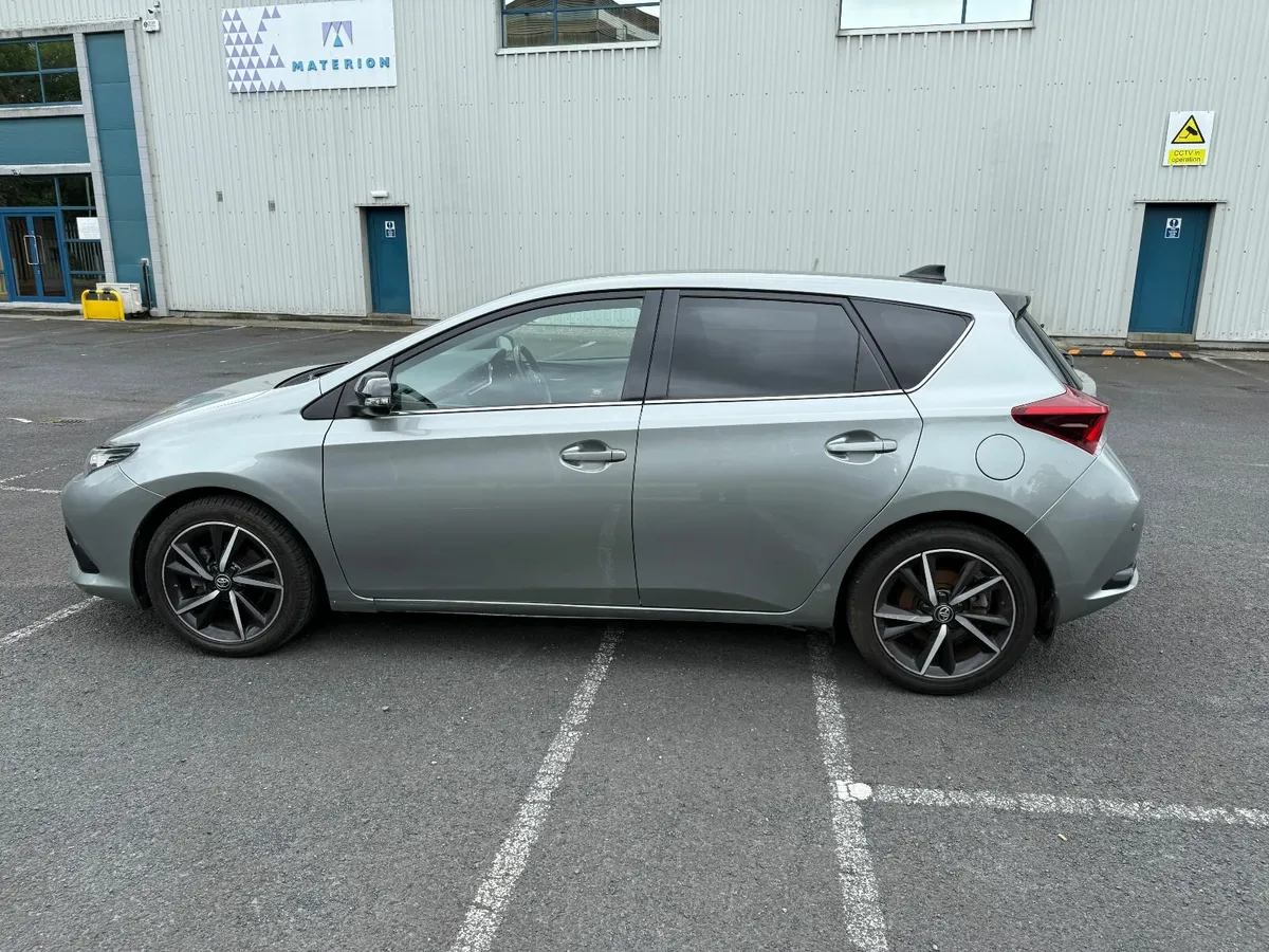 Toyota Auris 2018 1.2petrol - Image 3