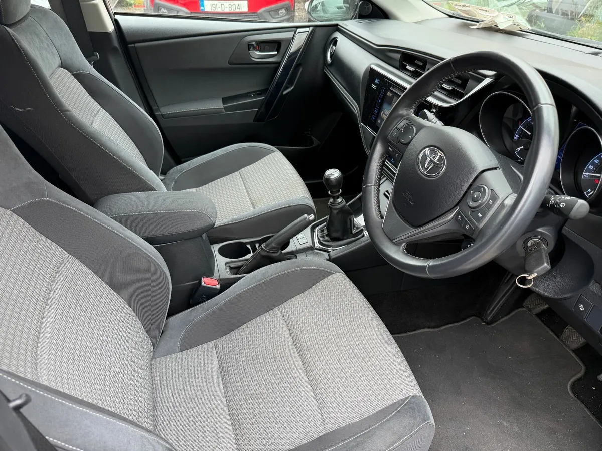 Toyota Auris 2018 1.2petrol NCT07/26 - Image 2