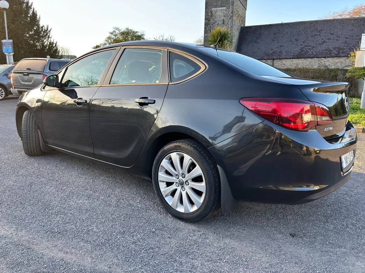Opel Astra 1.4L petrol saloon - Image 2