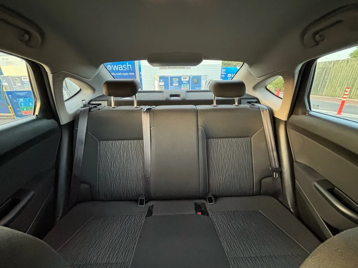 Opel Astra 1.4L petrol saloon - Image 4