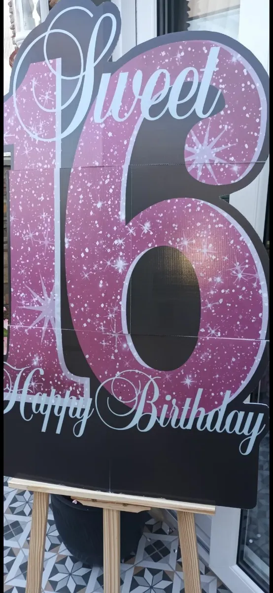 Party decorations - Image 1