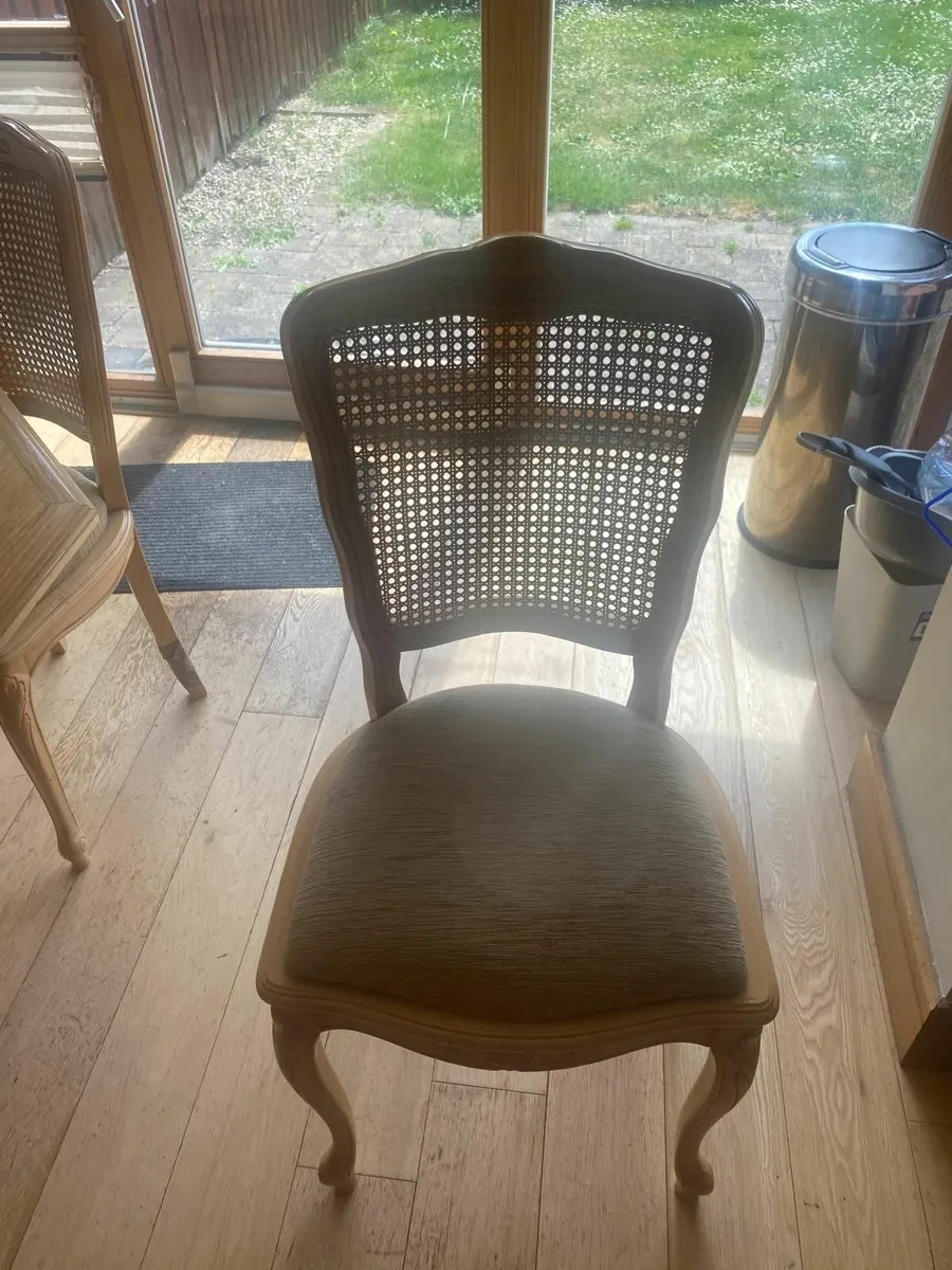 Dining table and chairs - Image 1