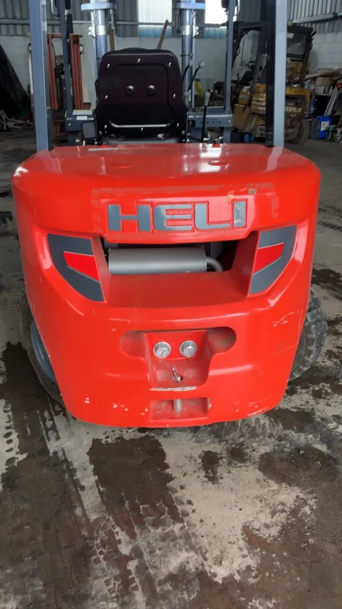 forklift - Image 2