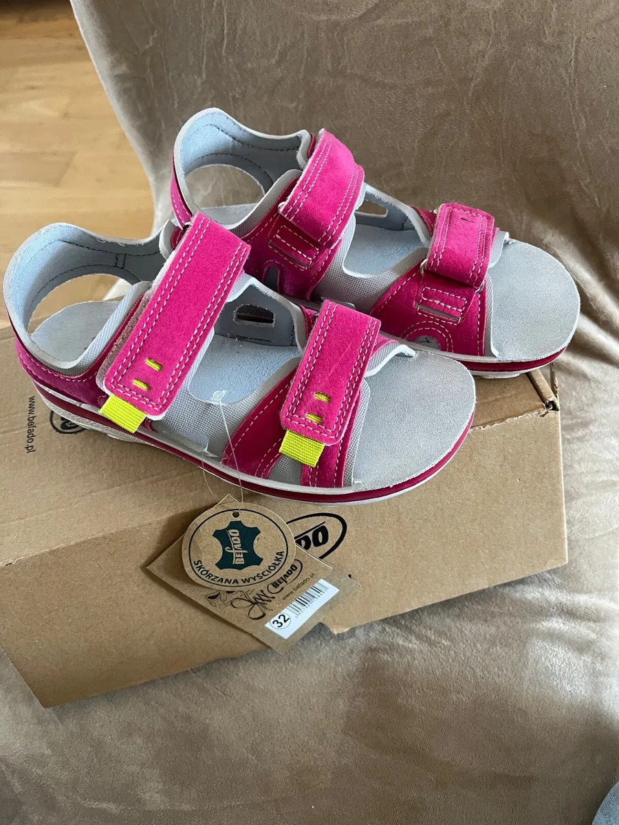 Girls sandals eu 32, new