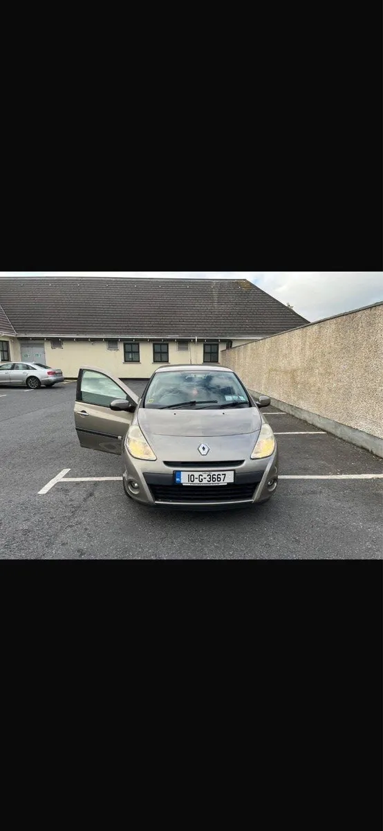 Renault Clio 2010 - Image 1