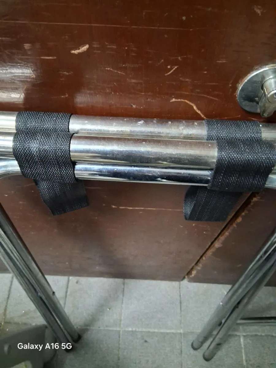 Luggage holders - Image 3