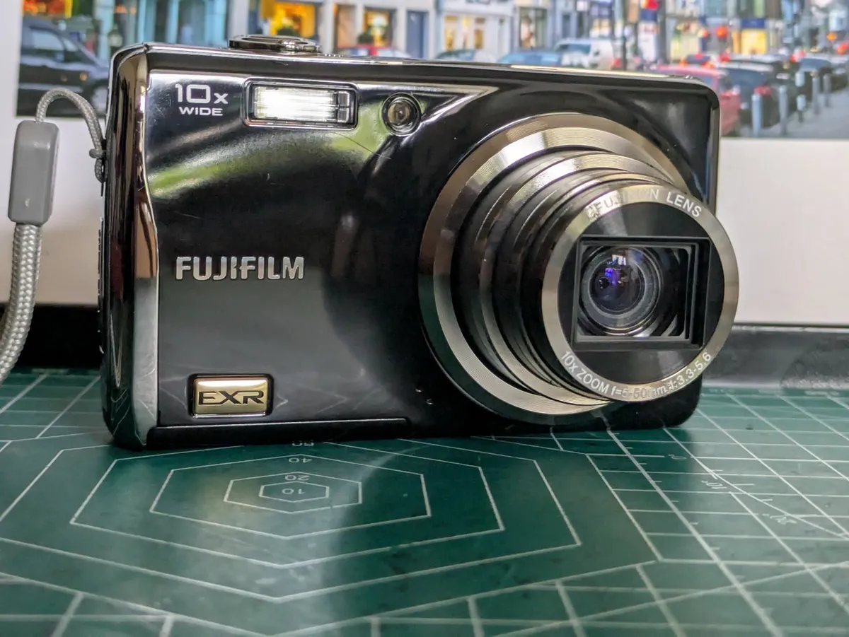 Fujifilm F80 EXR🌈 Super CCD digital camera+ case - Image 1