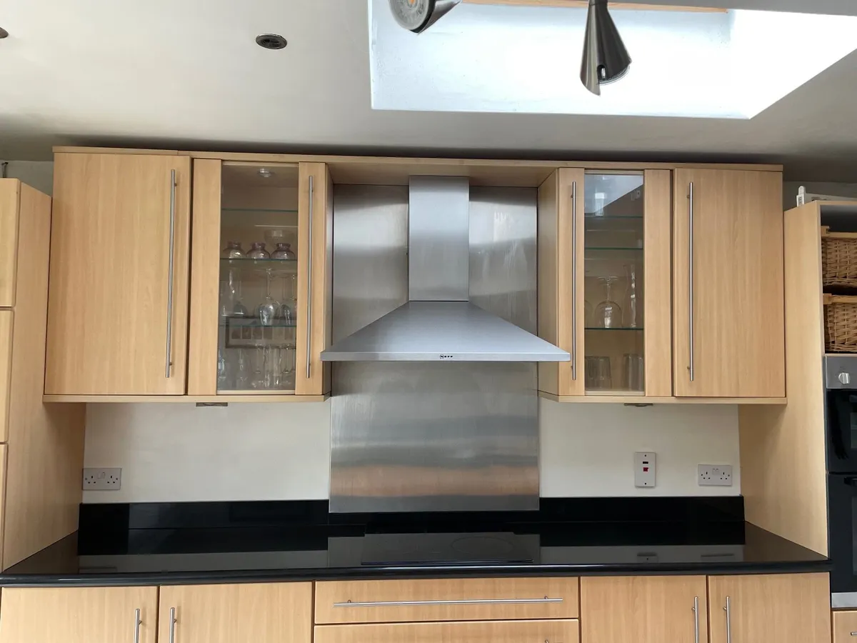 Fitted Kitchen with granite countertops - Image 3