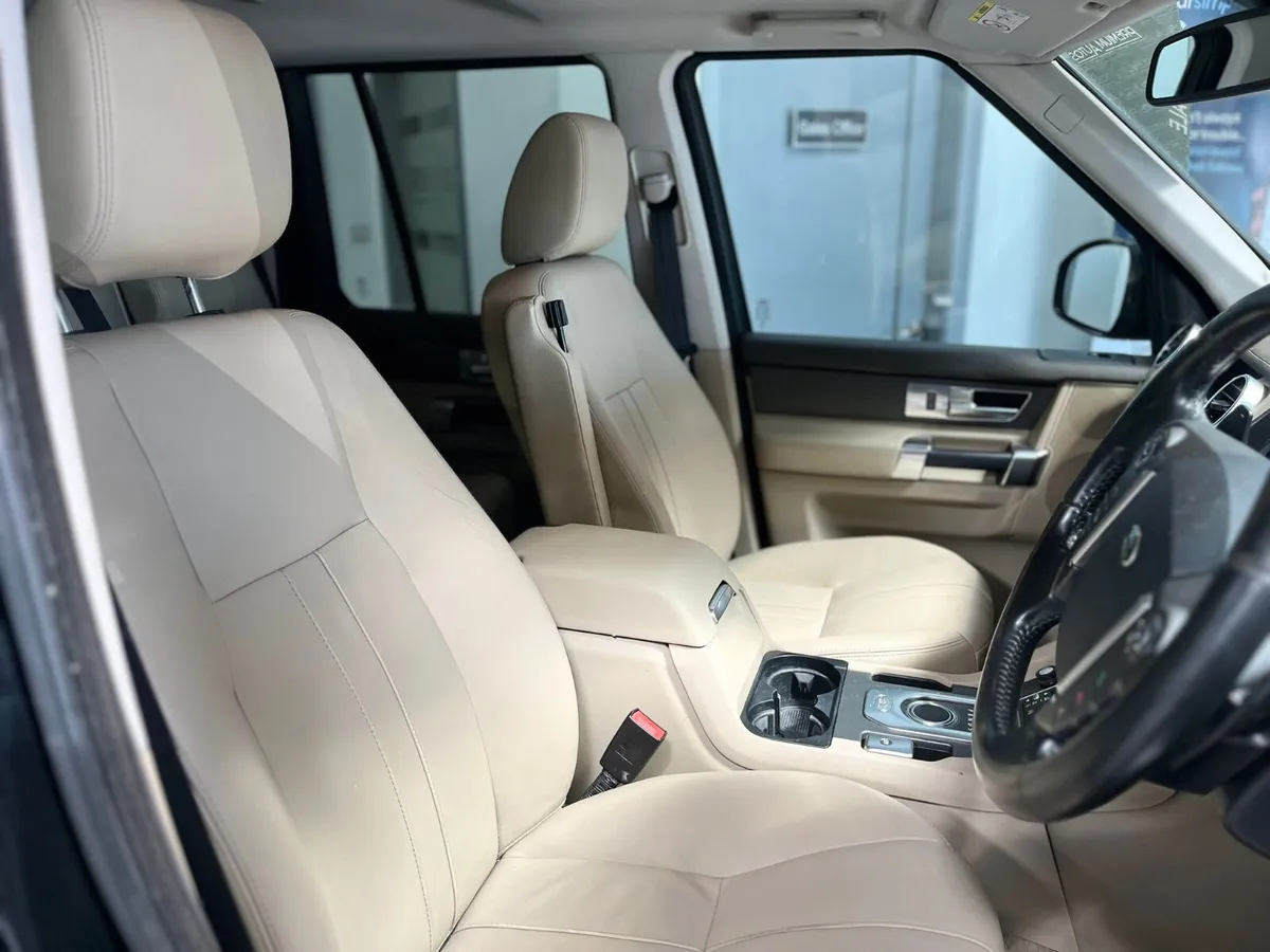 Land Rover Discovery 2017. 3.0D XE AUTO 5 SEATER - Image 4