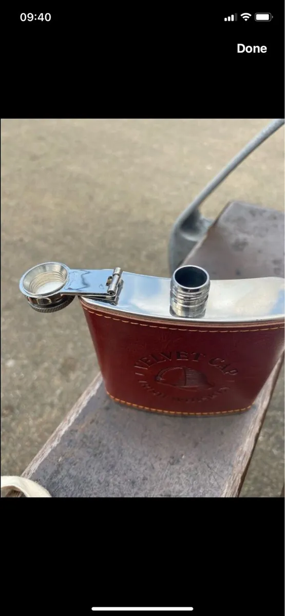 Velvet Cap Irish Whiskey Hip Flask - Image 4