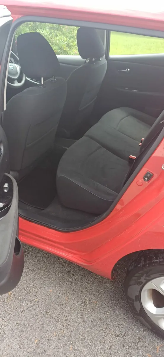2017 Nissan Leaf - Image 4