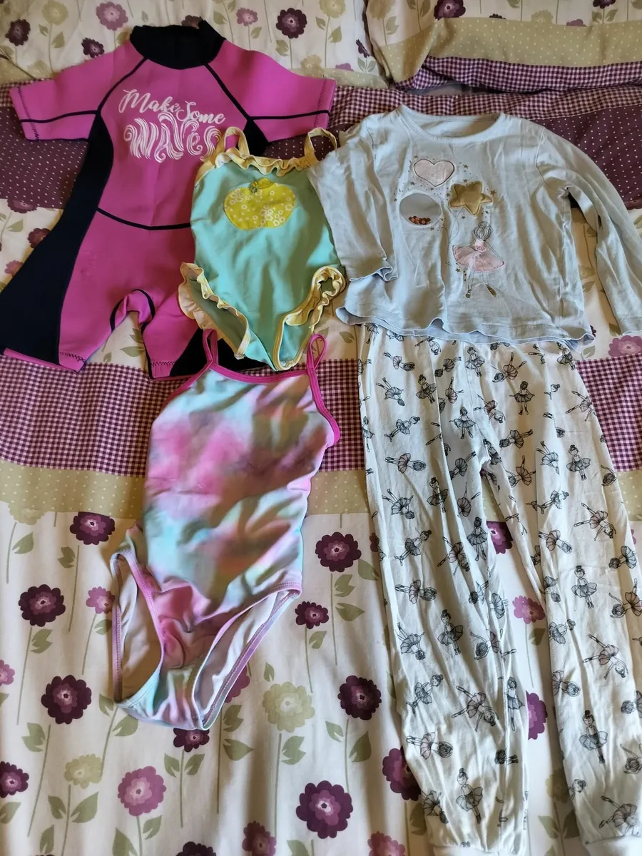 Girls bundle age 4-5 with wetsuit & blue jacket - Image 2