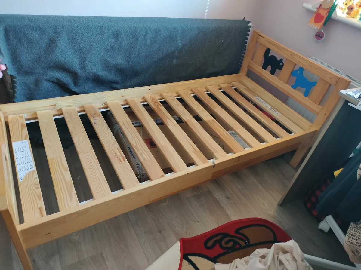 kids bed - Image 1