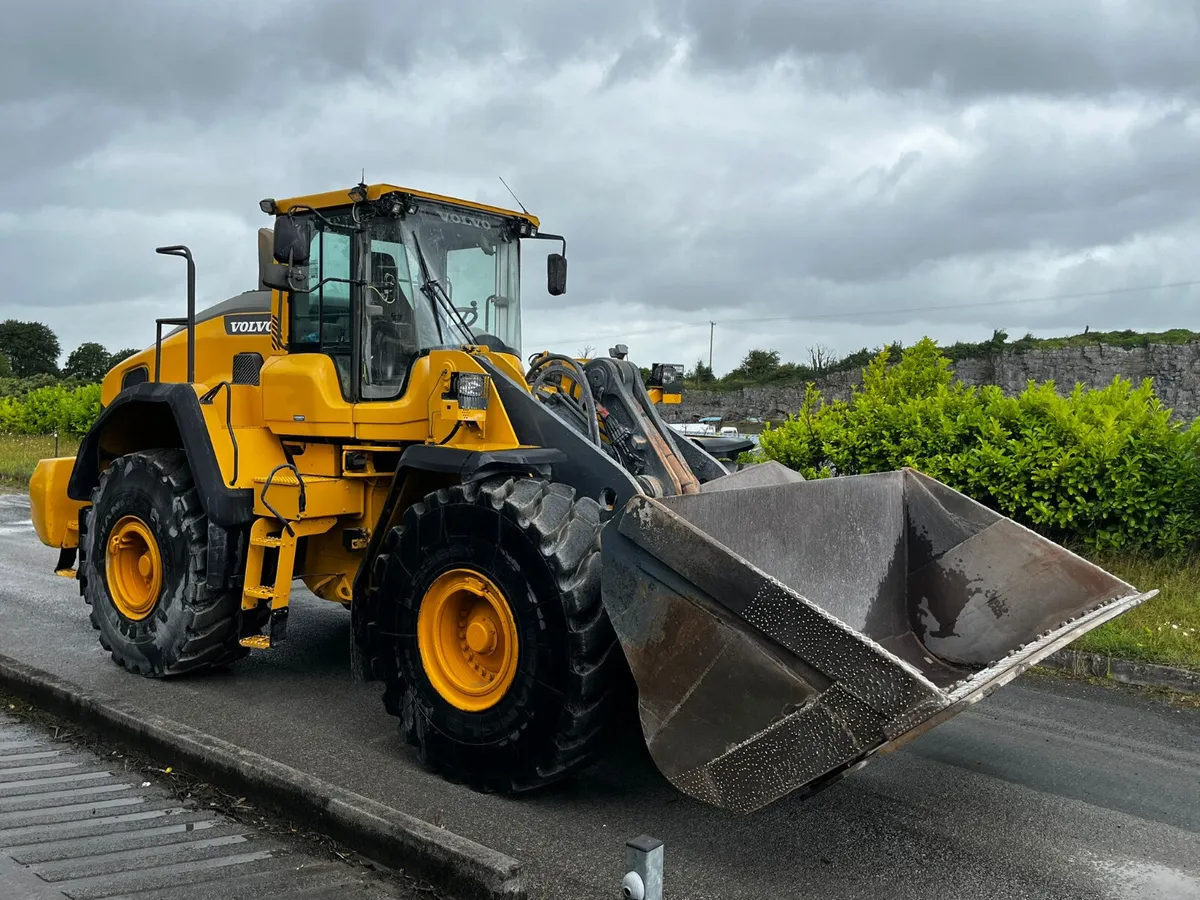 2015 Volvo L180H Loading Shovel - Image 4