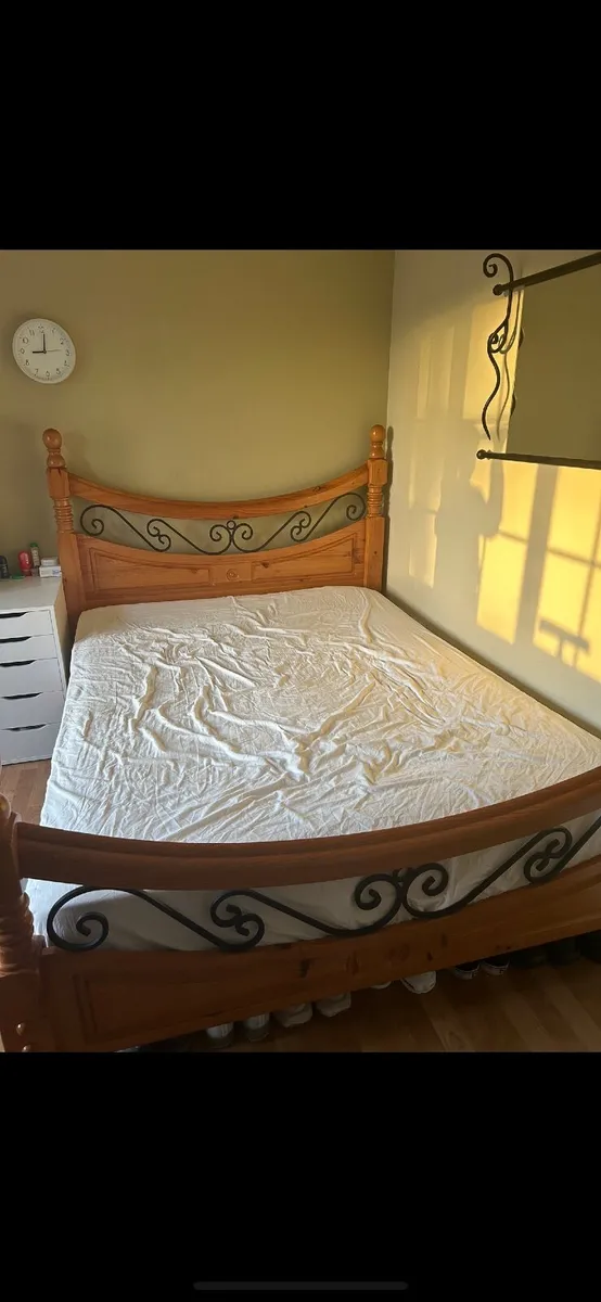 King size bed - Image 2