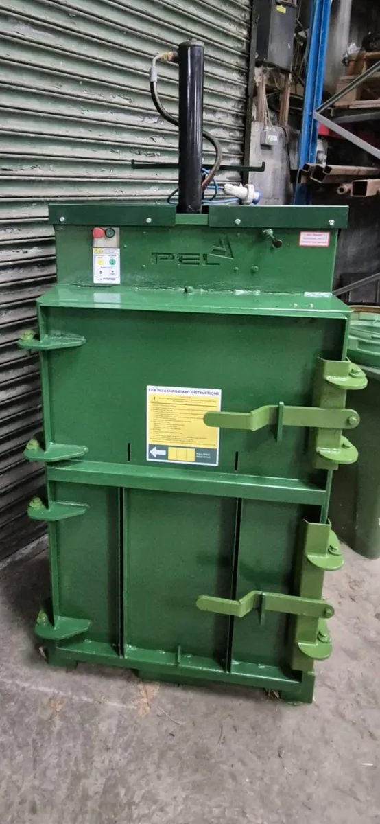 Cardboard baler compactor - Image 1