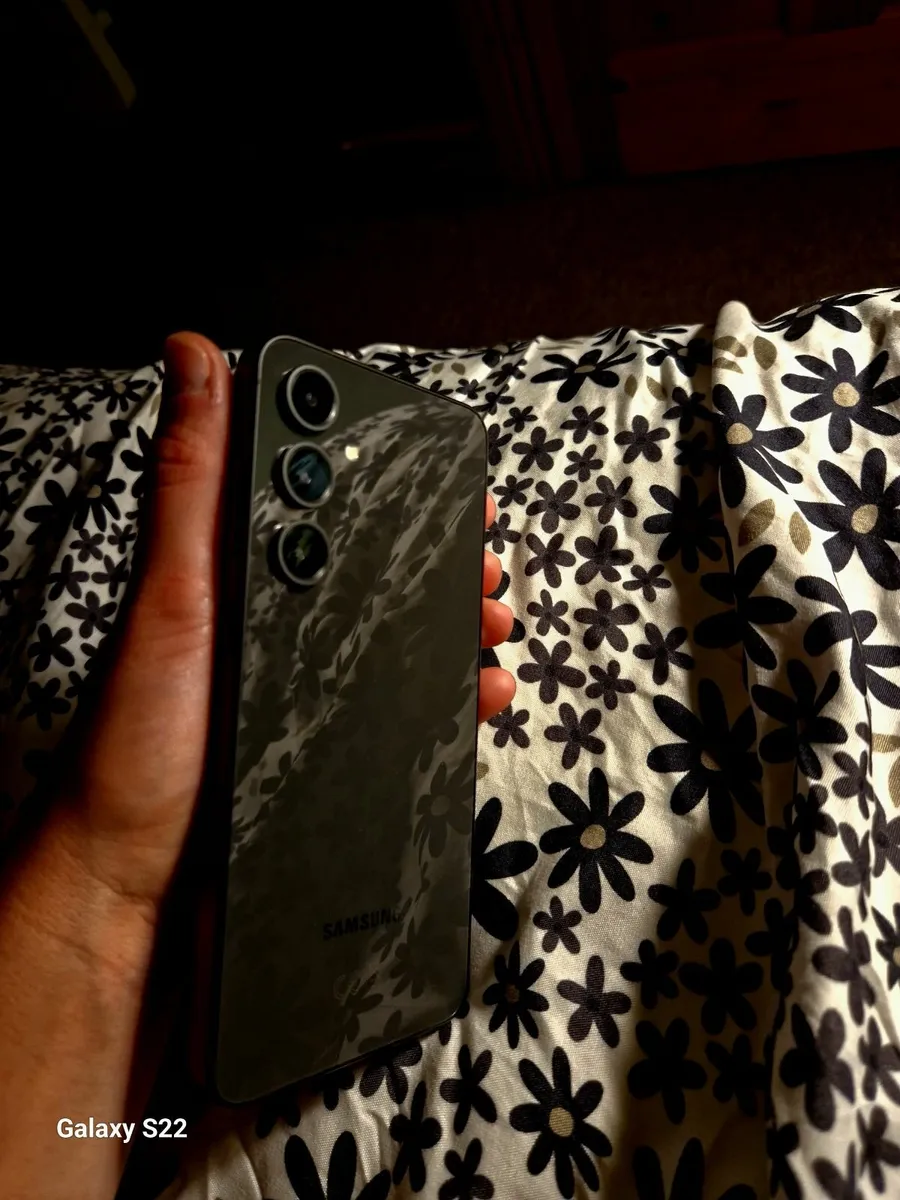 Samsung S24 FE - Image 1