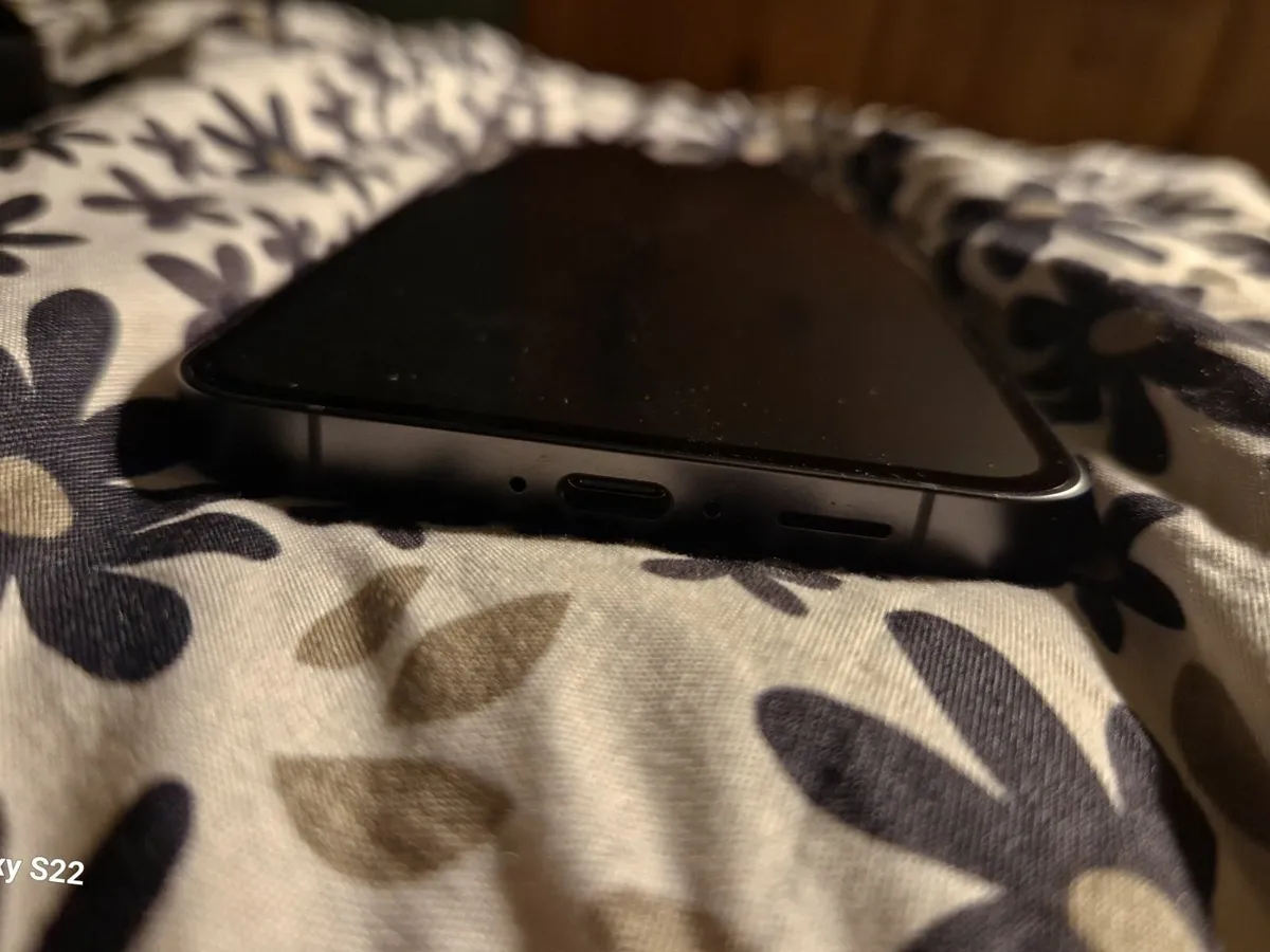 Samsung S24 FE - Image 3