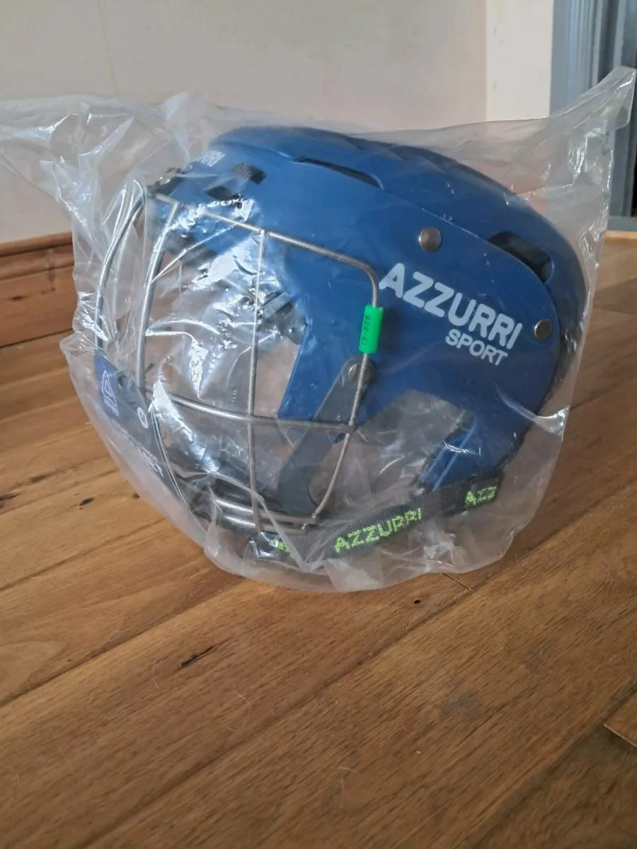 Azzurri medium helmet - Image 1
