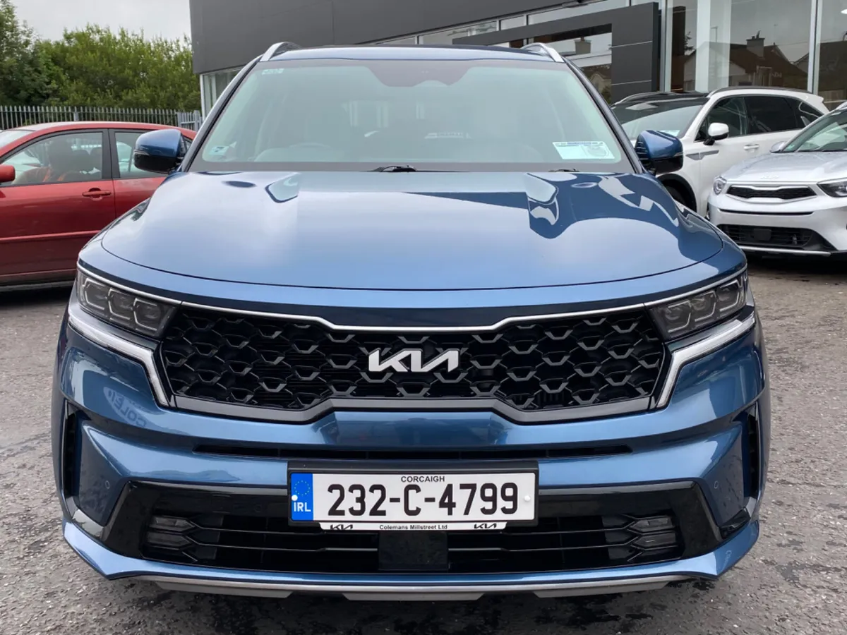 *RESERVED* Kia Sorento K3 5-Seater 2.2 diesel Auto - Image 4
