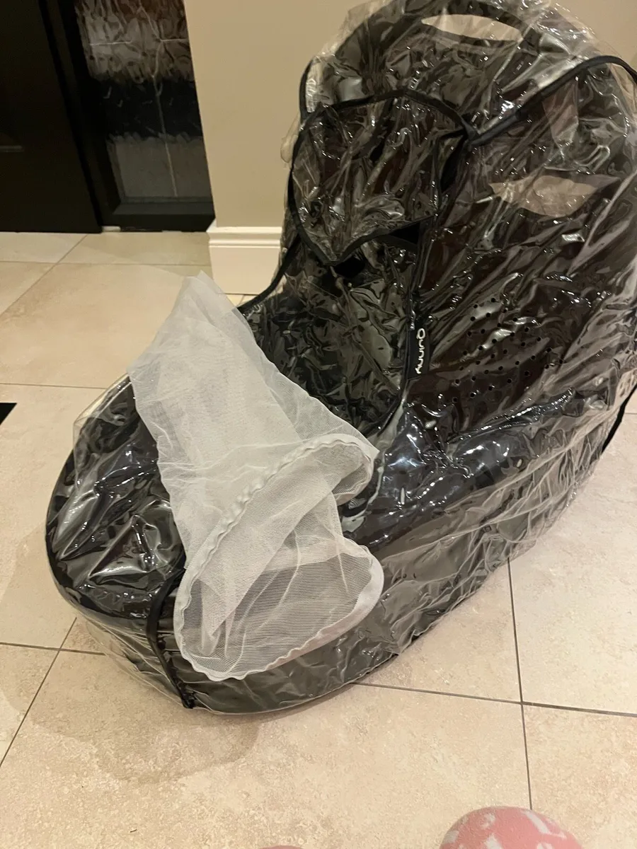 *Free Quinny Carry Cot - Image 1