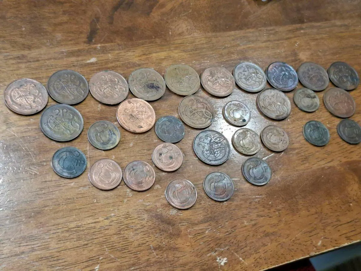 31 Old Irish one and Two pence coins - Image 1