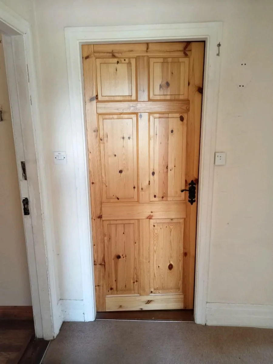 Solid pine 6 panel doors - Image 3