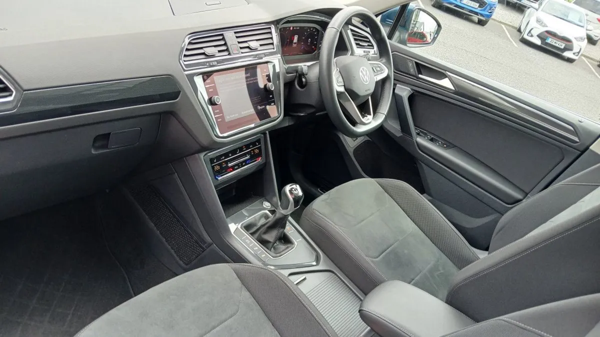 Volkswagen Tiguan Elegance 2.0 TDI 150HP  bluetoo - Image 3
