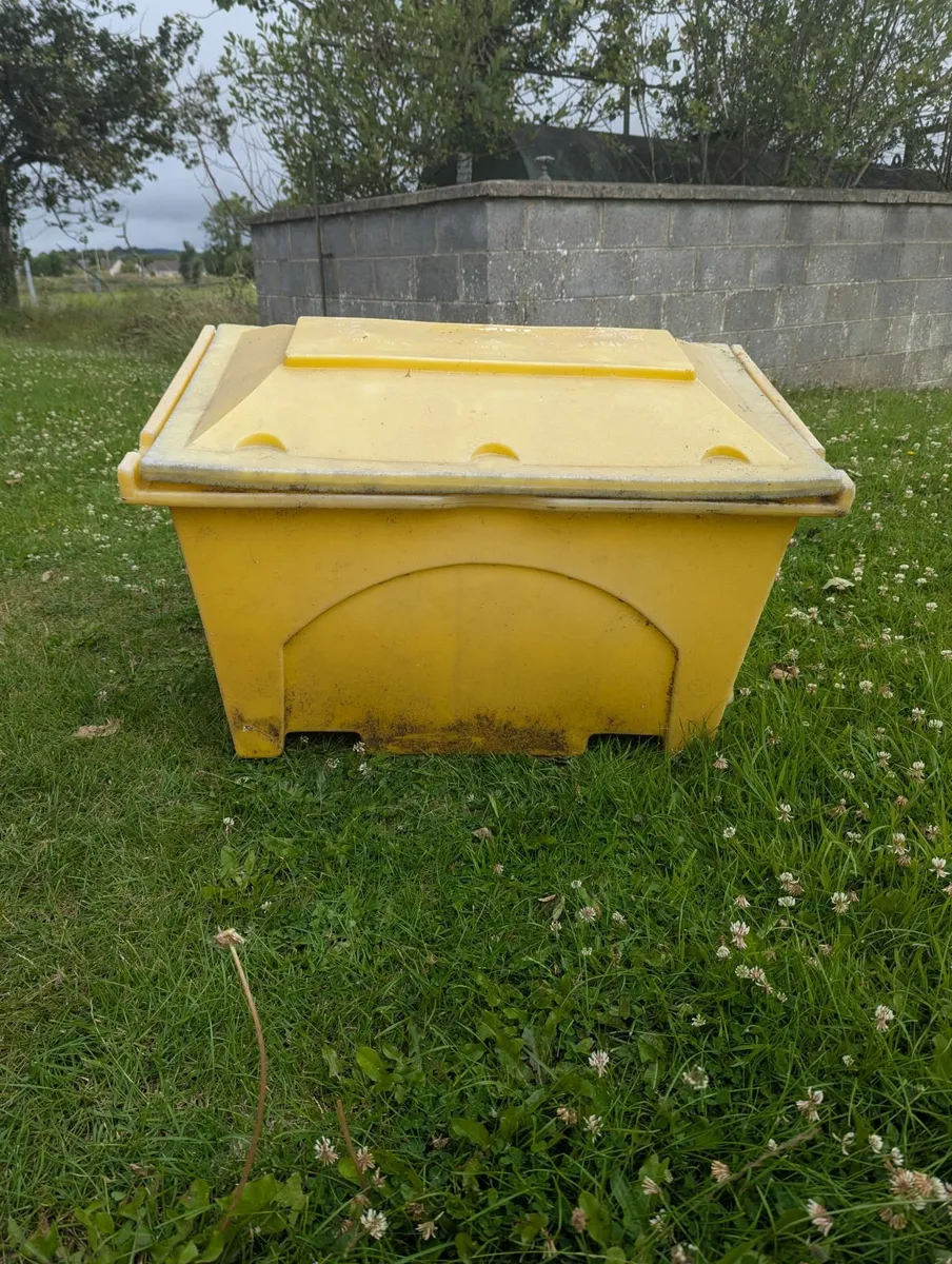 Salt bin