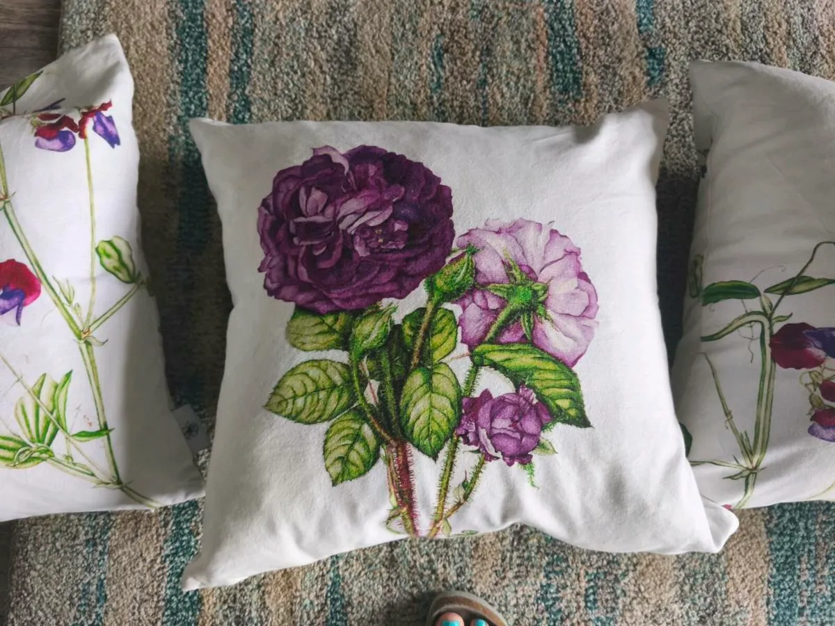 Cushions and throw - Image 2