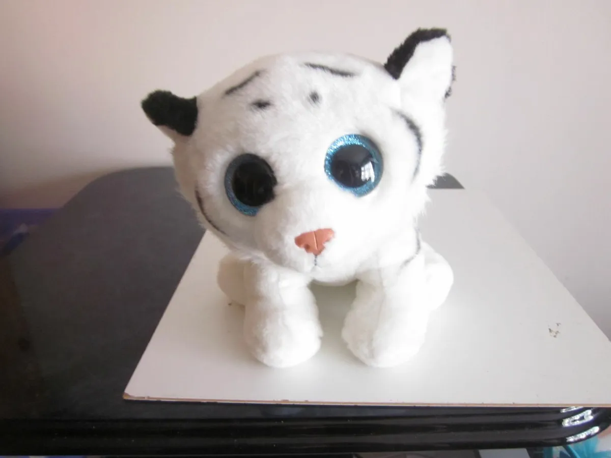 Ty Classic Tundra The Tiger White/Black Plush 12" - Image 1