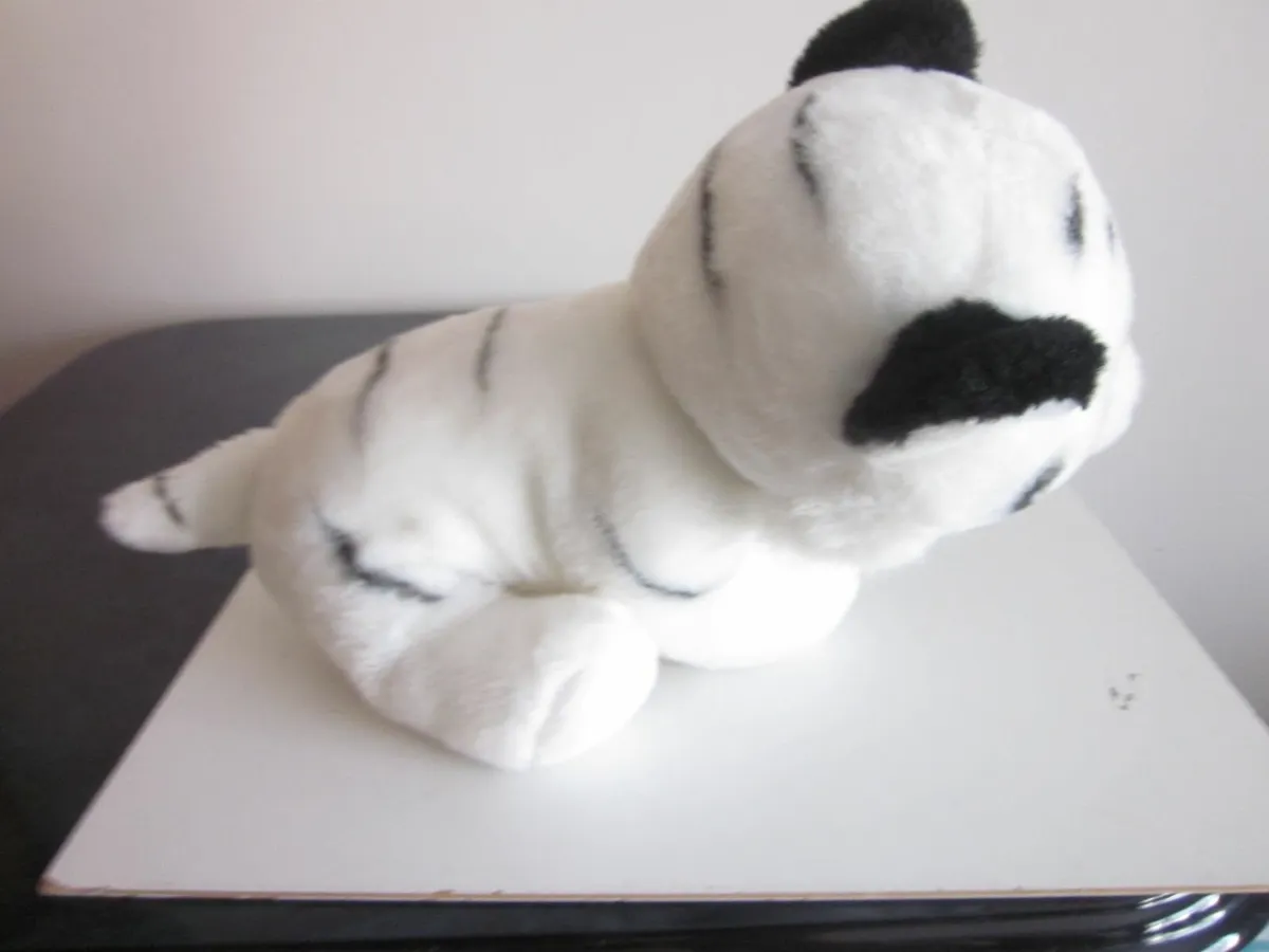 Ty Classic Tundra The Tiger White/Black Plush 12" - Image 4
