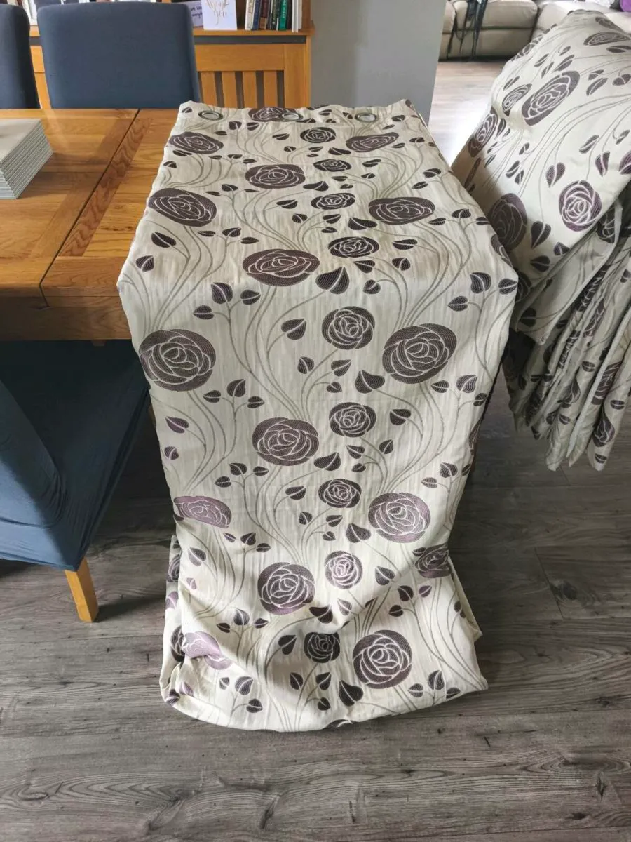 Curtains - Image 3