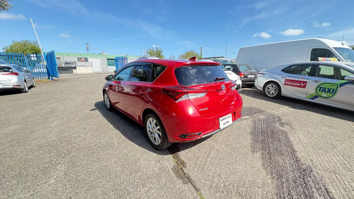 Toyota Auris 1.8 HYBRID 2016 - Image 4
