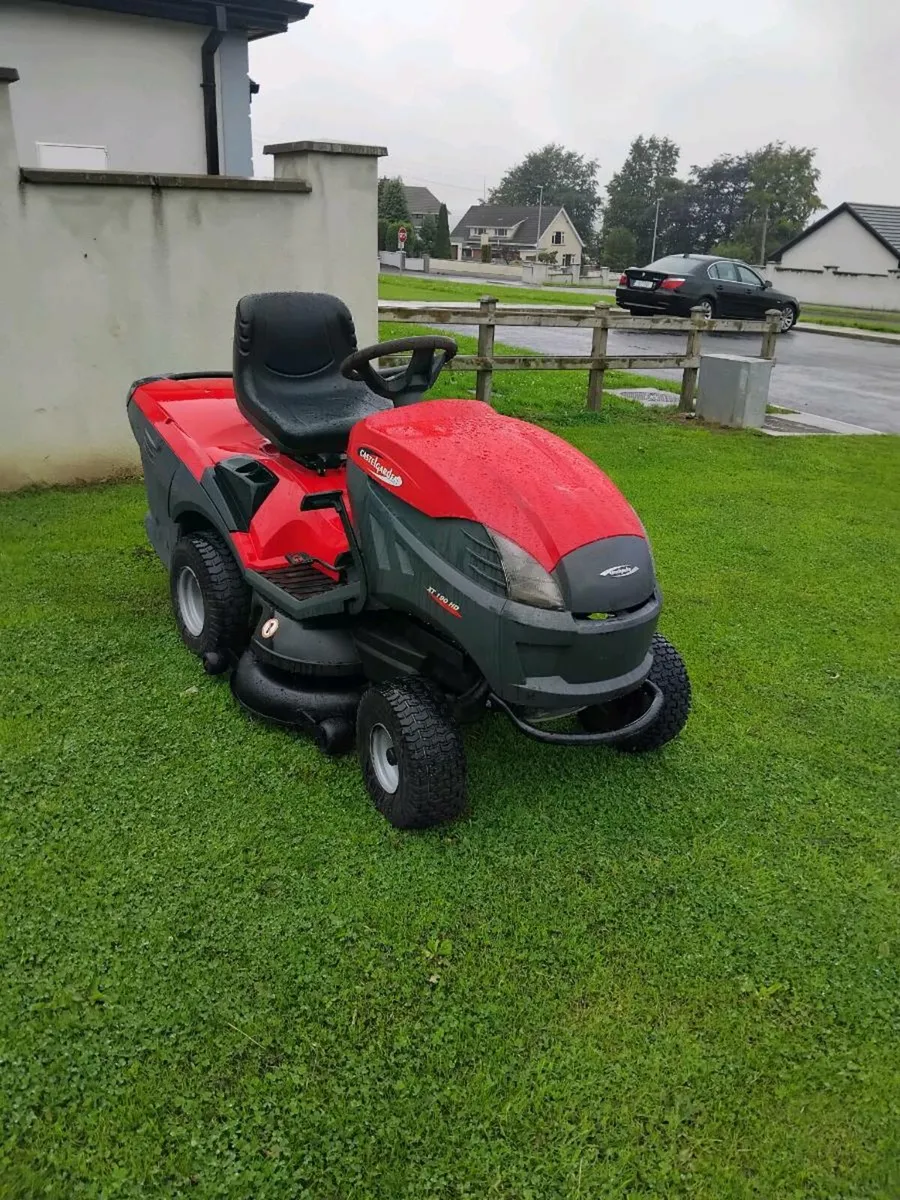 Ride on lawnmower - Image 1
