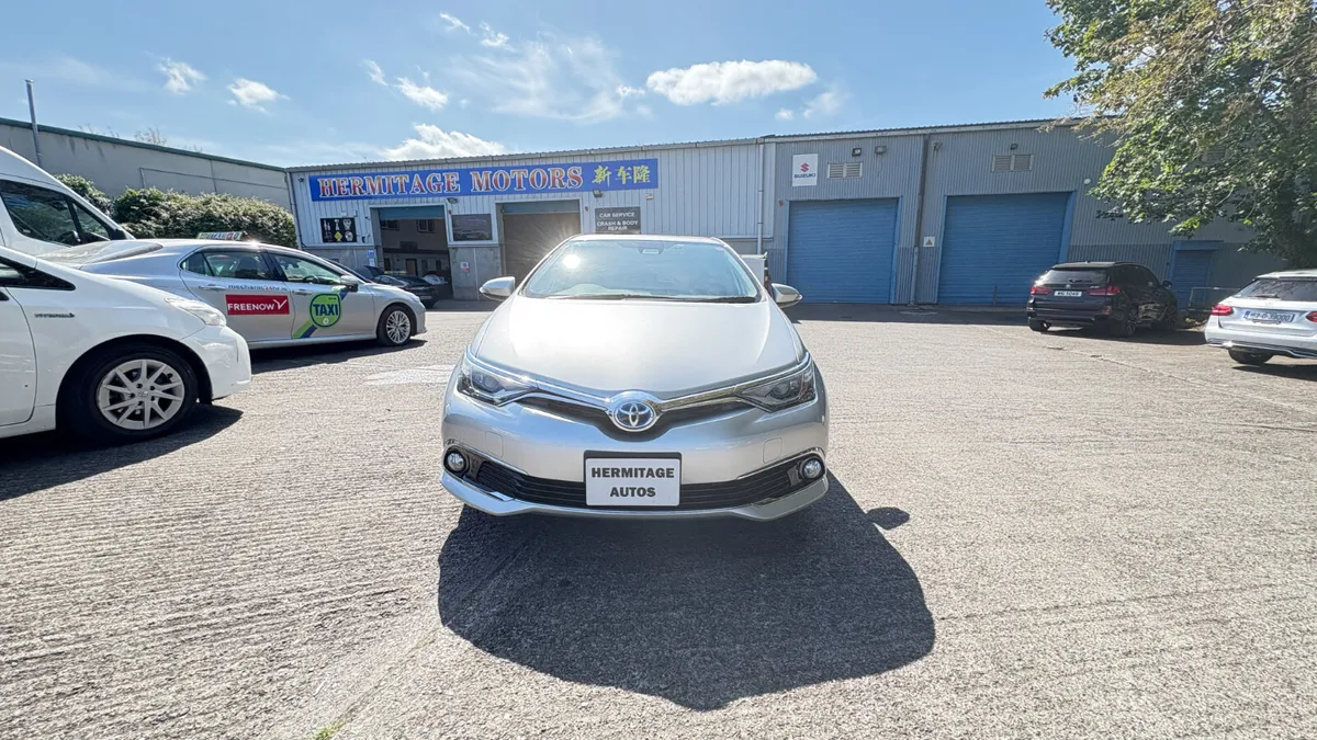 Toyota Auris 1.8 HYBRID 2017 - Image 2